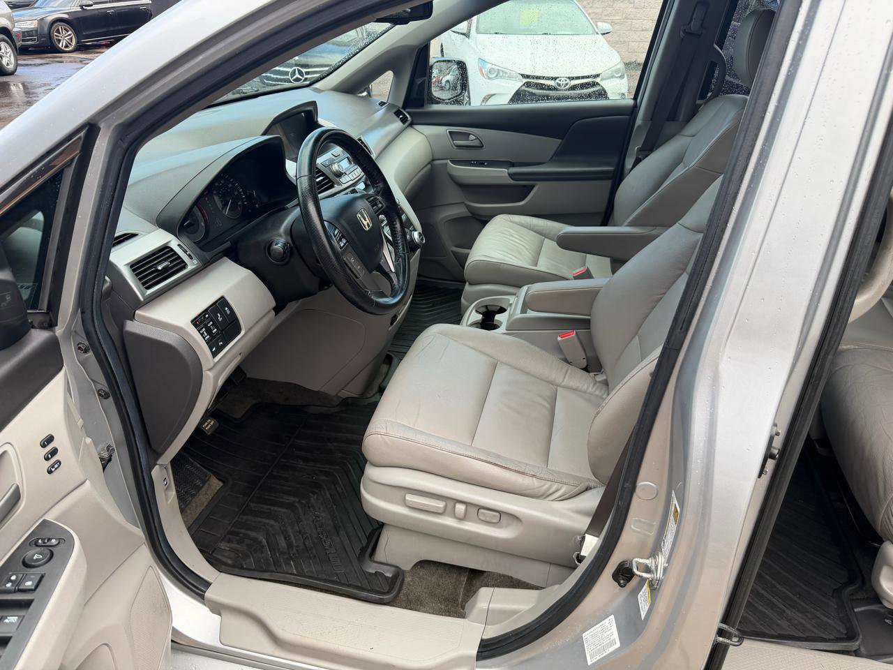 Used 2012 Honda Odyssey Touring Elite image 6