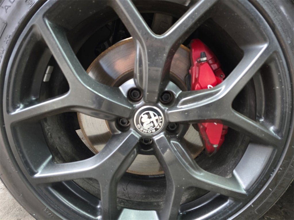 Used 2021 Alfa Romeo Giulia Ti w/ Nero Edizione image 18