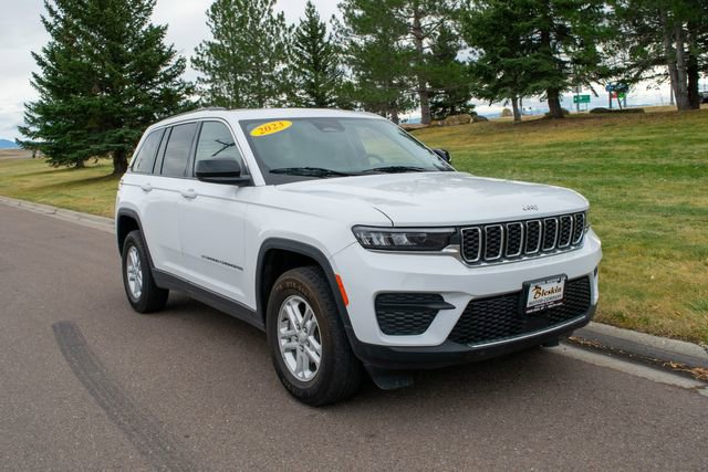 Used 2023 Jeep Grand Cherokee Laredo AWD/4WD image 8