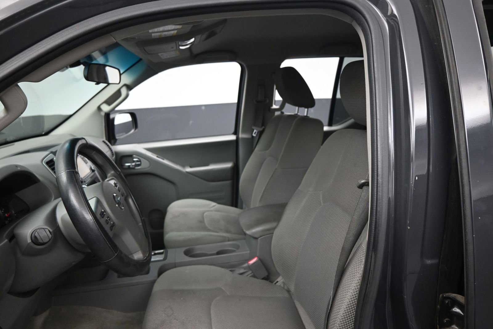 Used 2015 Nissan Frontier SV RWD image 9