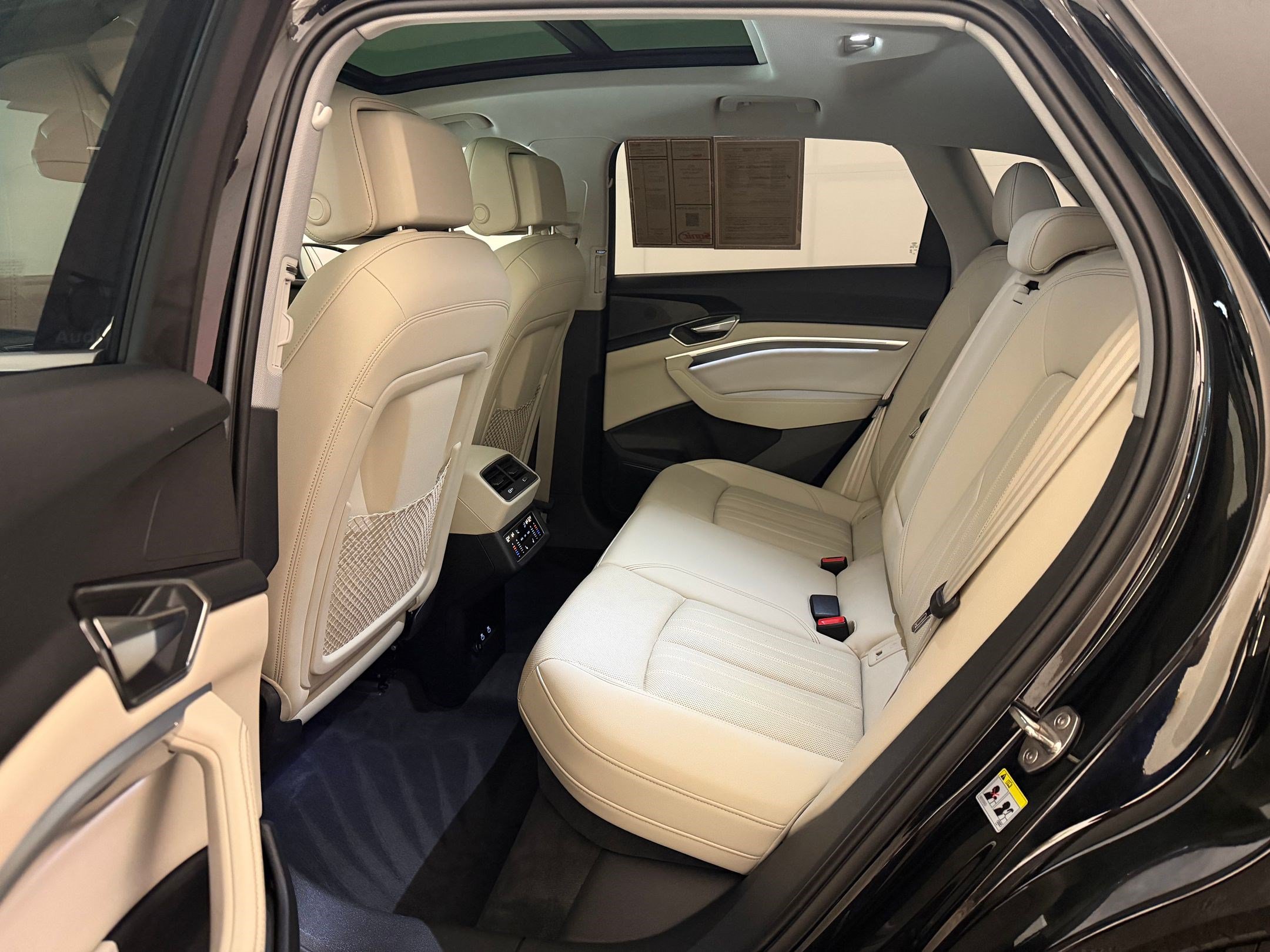 Certified 2024 Audi Q8 e-tron Premium Plus w/ Premium Plus Package AWD/4WD image 25
