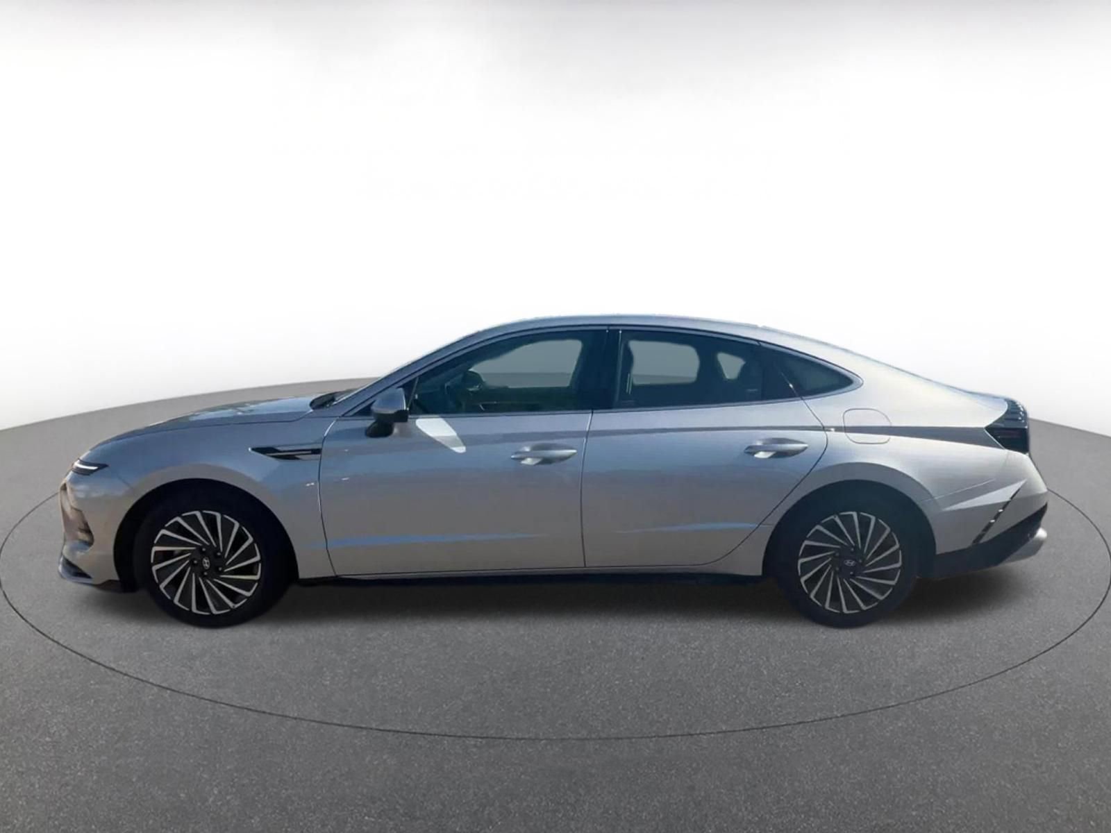 Used 2025 Hyundai Sonata SEL FWD image 9