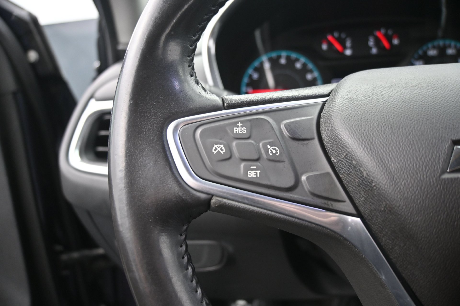 Used 2018 Chevrolet Equinox LT FWD image 23