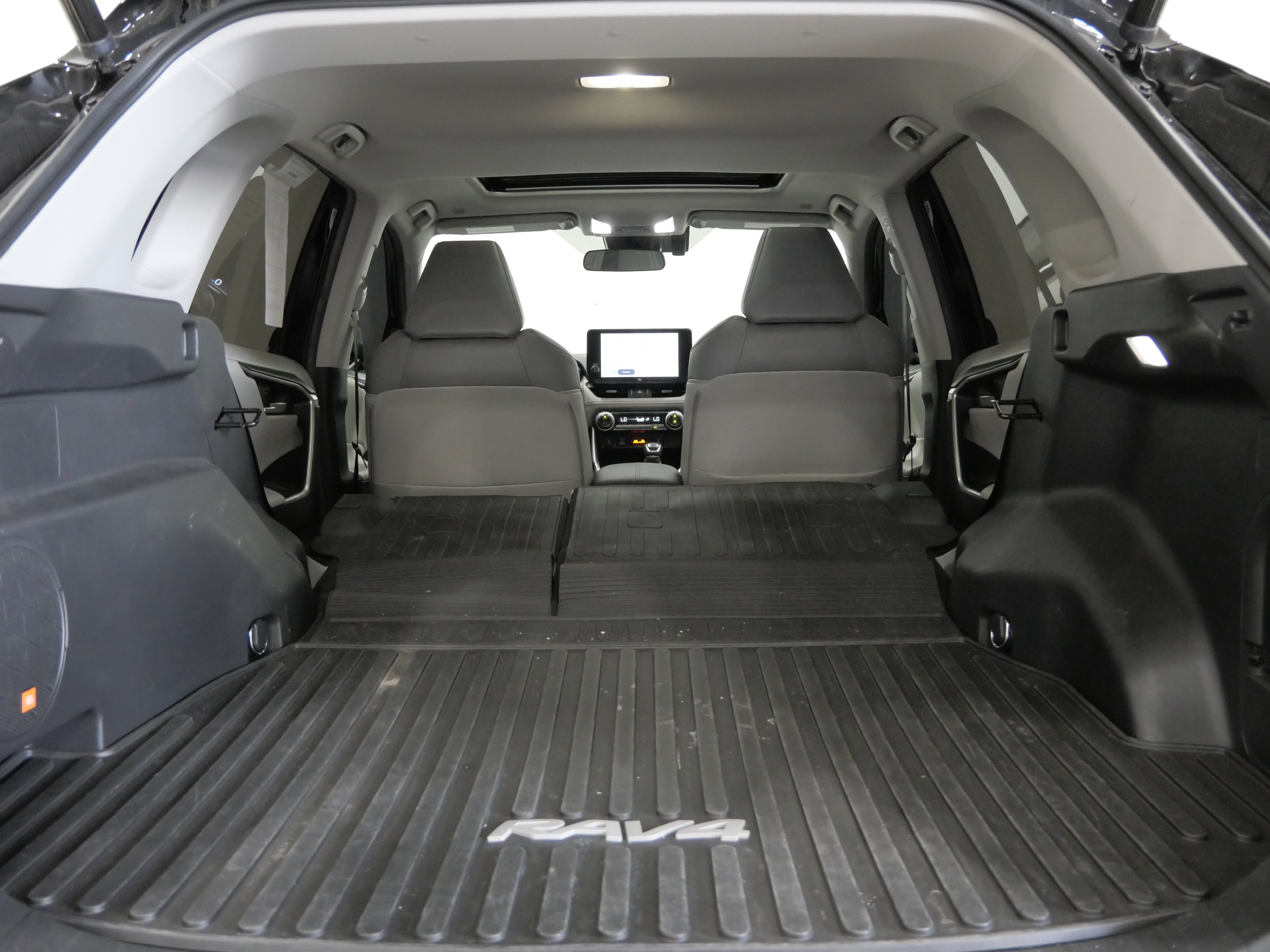 Used 2023 Toyota RAV4 XLE Premium AWD/4WD image 28