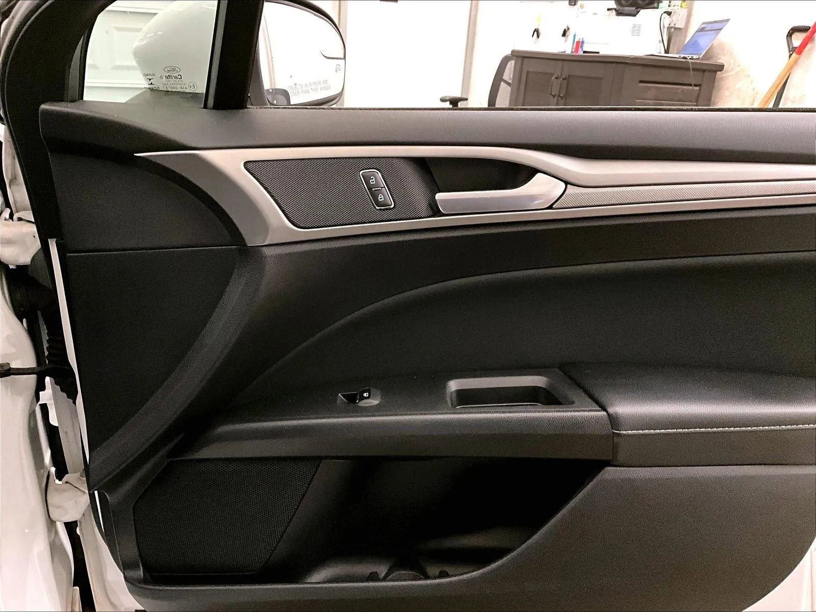Used 2018 Ford Fusion SE FWD image 23