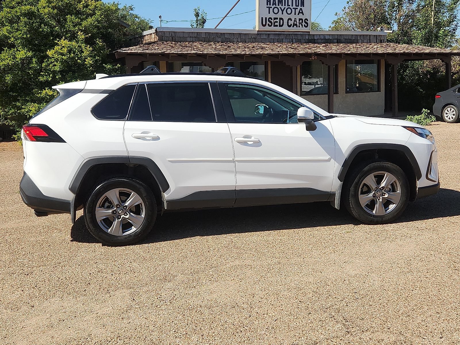 Used 2024 Toyota RAV4 XLE w/ Convenience Package FWD image 3