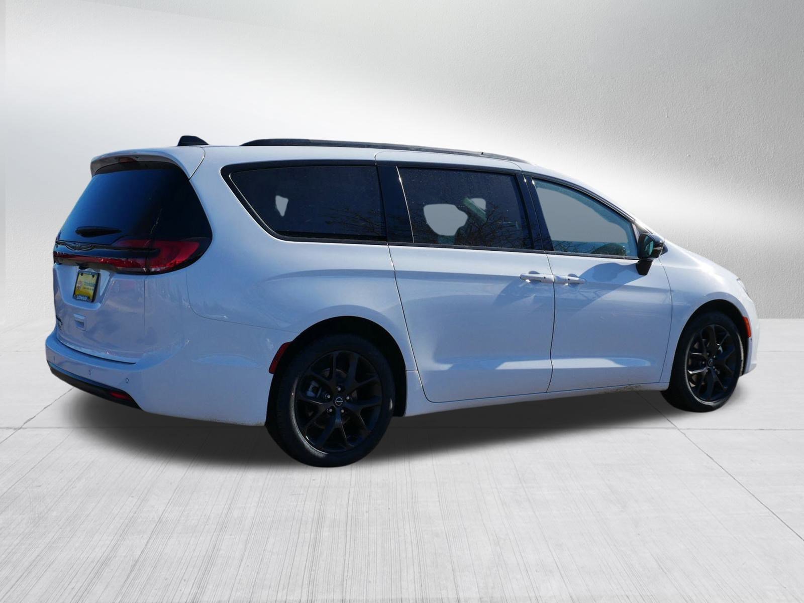 New 2026 Chrysler Pacifica Select FWD image 7