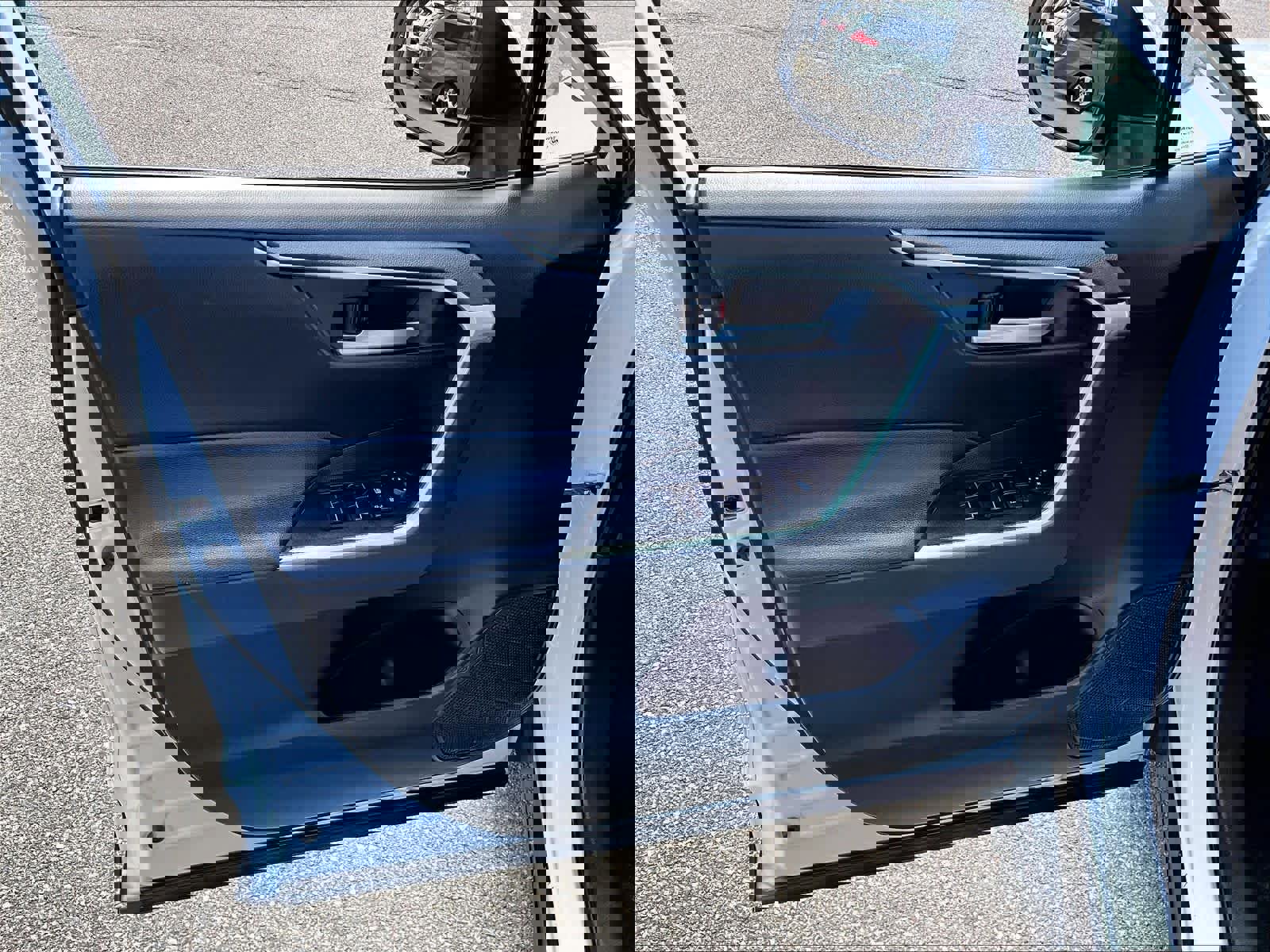 Used 2024 Toyota RAV4 XLE FWD image 9