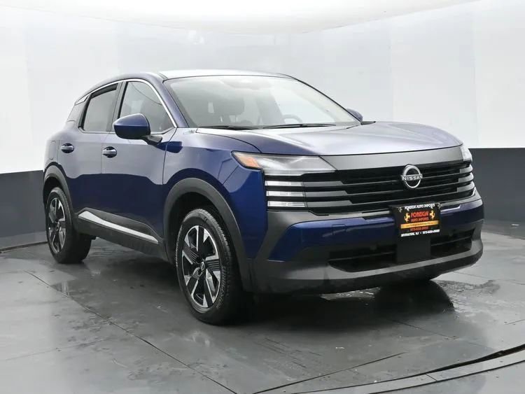 Used 2025 Nissan Kicks SV image 2