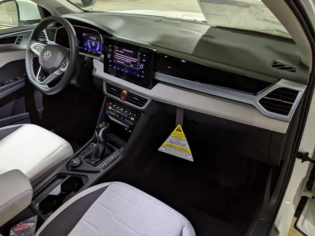 New 2025 Volkswagen Taos SE image 23