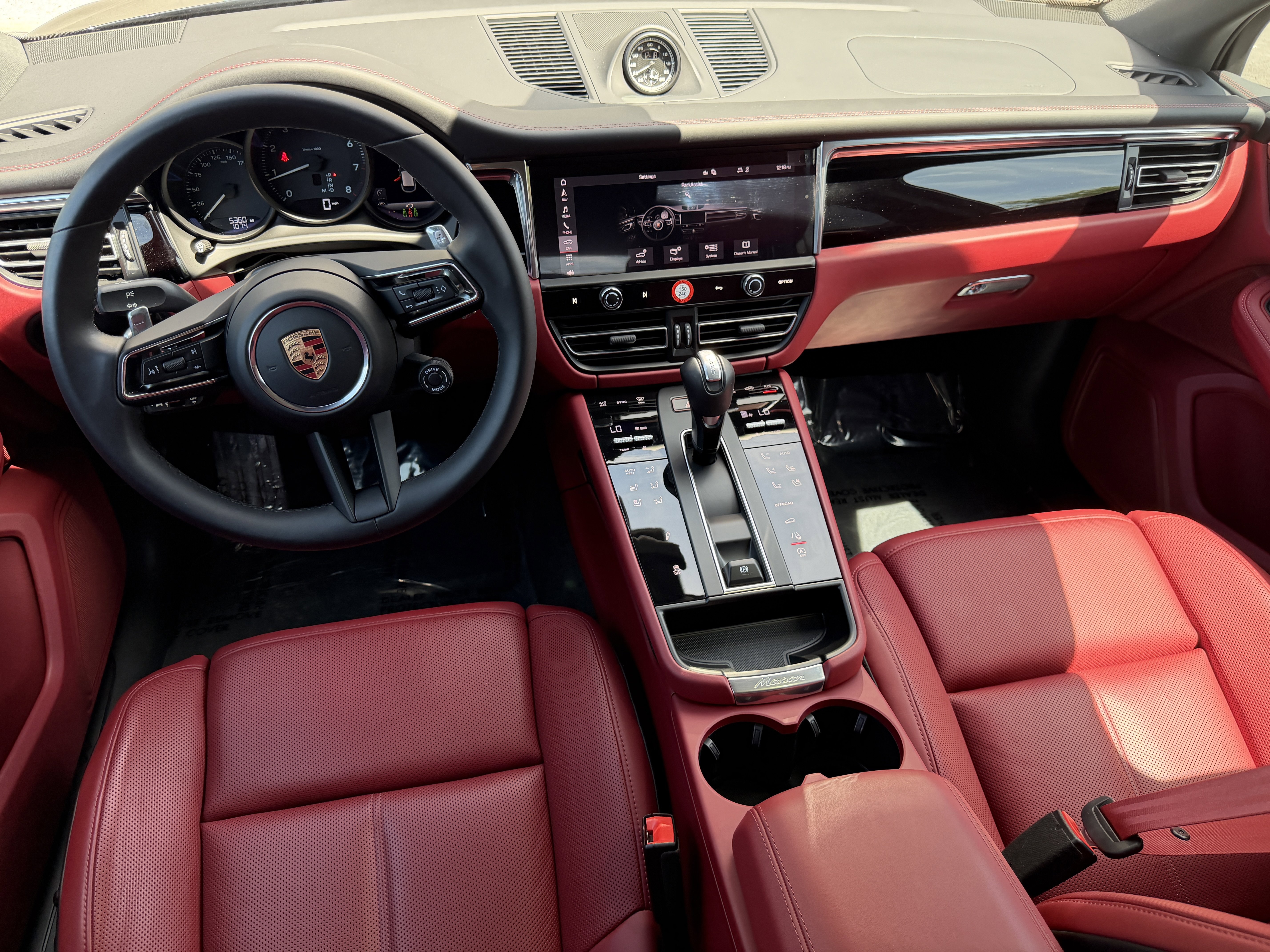 Certified 2025 Porsche Macan image 17