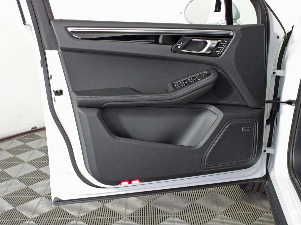 Used 2025 Porsche Macan image 15