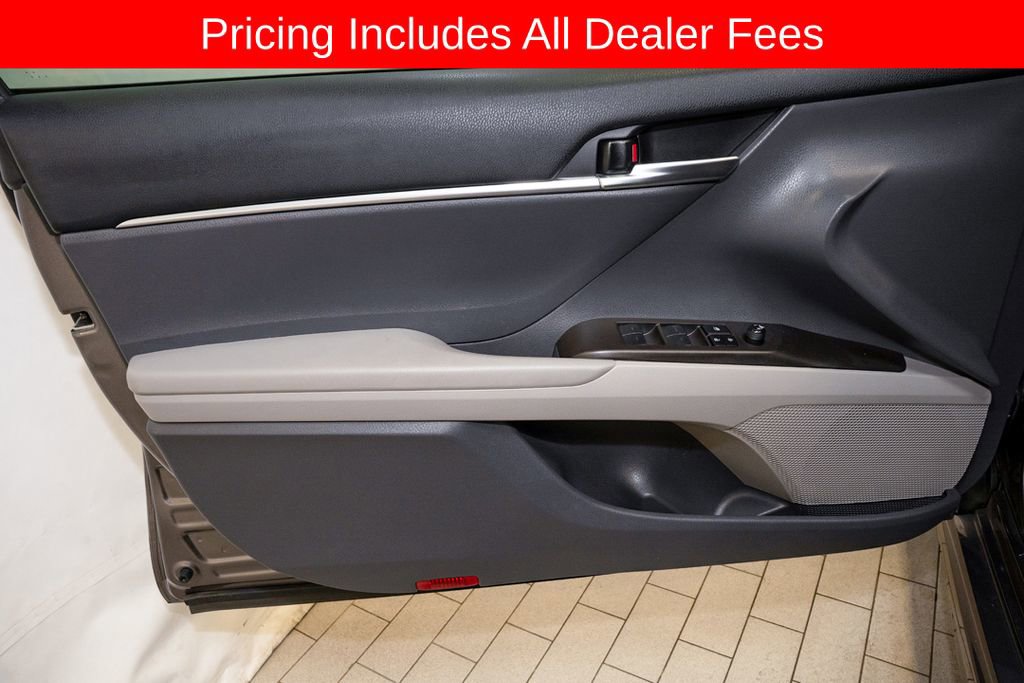 Used 2023 Toyota Camry SE w/ Convenience Package FWD image 10