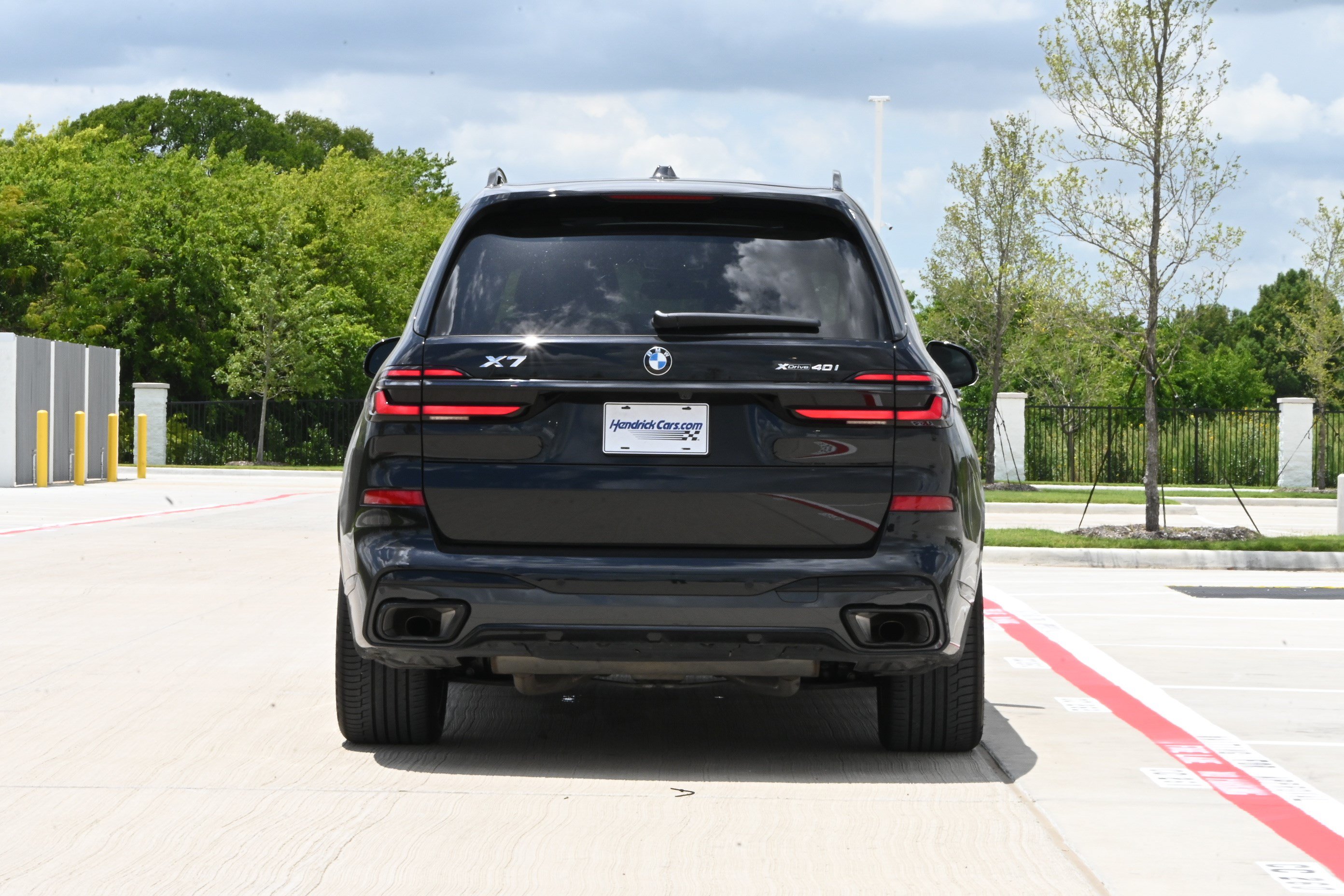 Used 2026 BMW X7 xDrive40i w/ M Sport Package AWD/4WD image 8