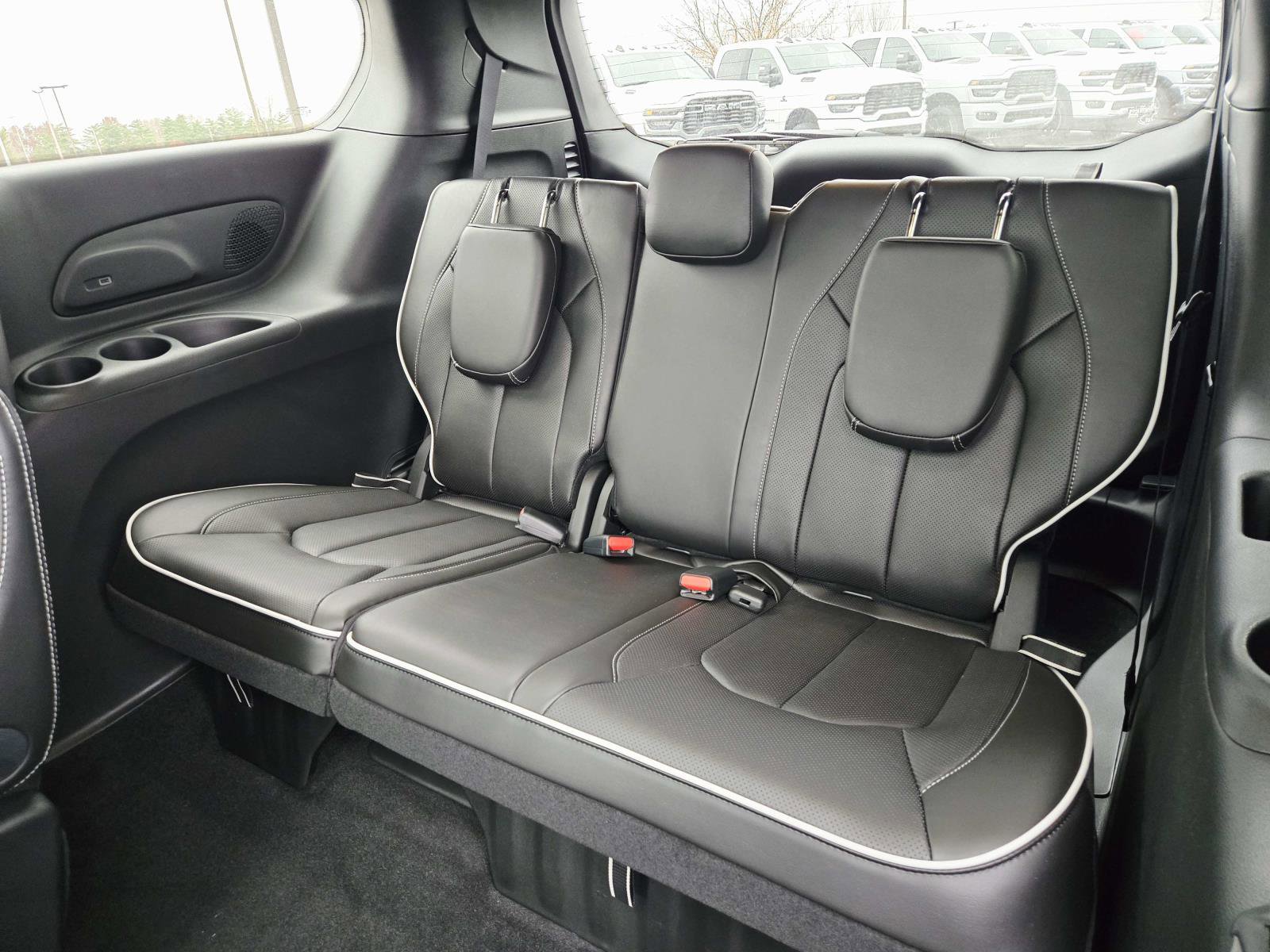 New 2026 Chrysler Pacifica Limited w/ S Appearance Package image 14