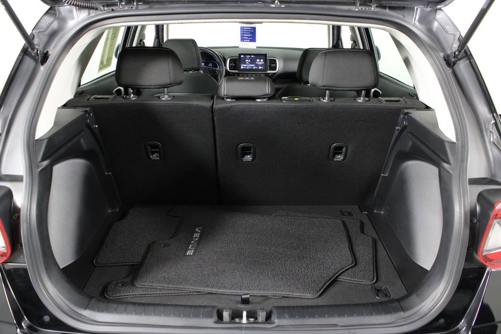 Certified 2024 Hyundai Venue SEL image 16