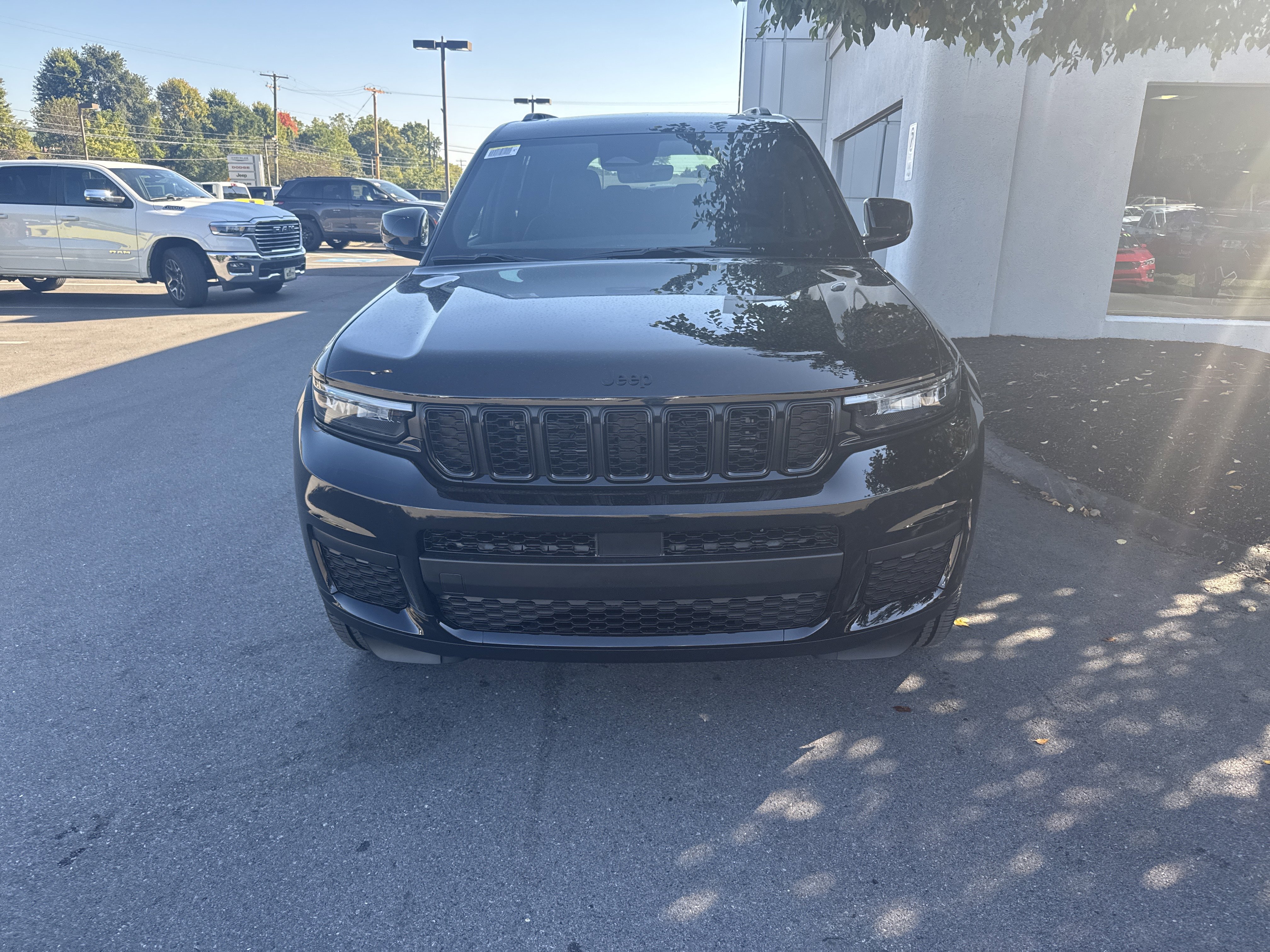 New 2025 Jeep Grand Cherokee L Altitude image 9