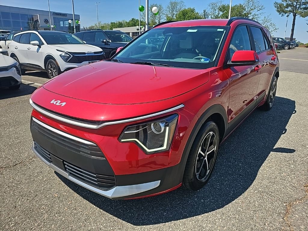 Used 2025 Kia Niro EX image 2