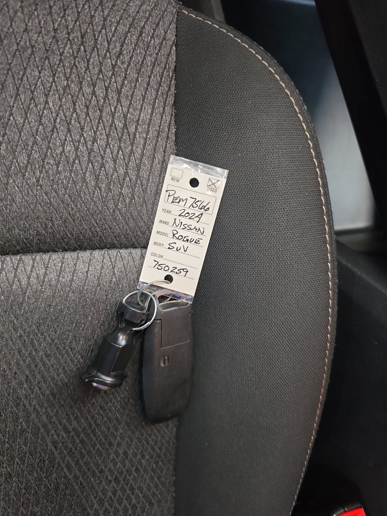Used 2024 Nissan Rogue SV AWD/4WD image 35