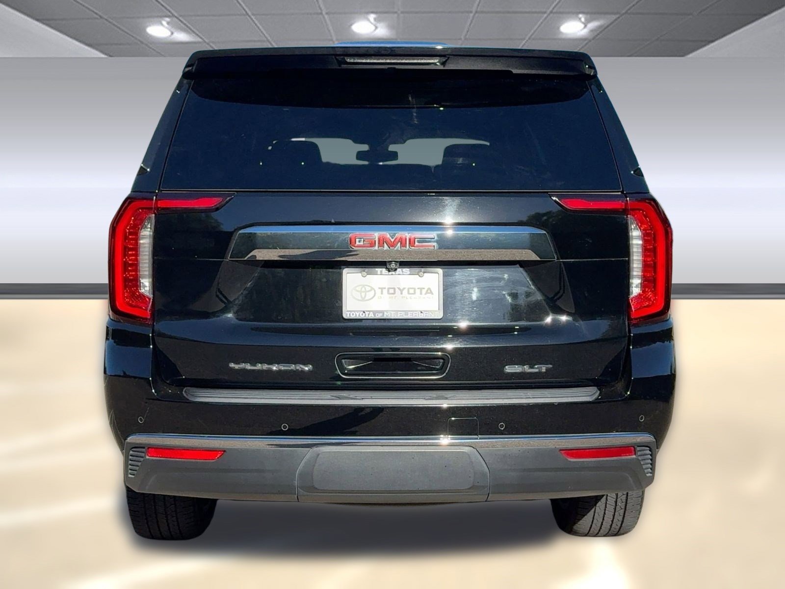 Used 2022 GMC Yukon SLT w/ SLT Premium Package image 9