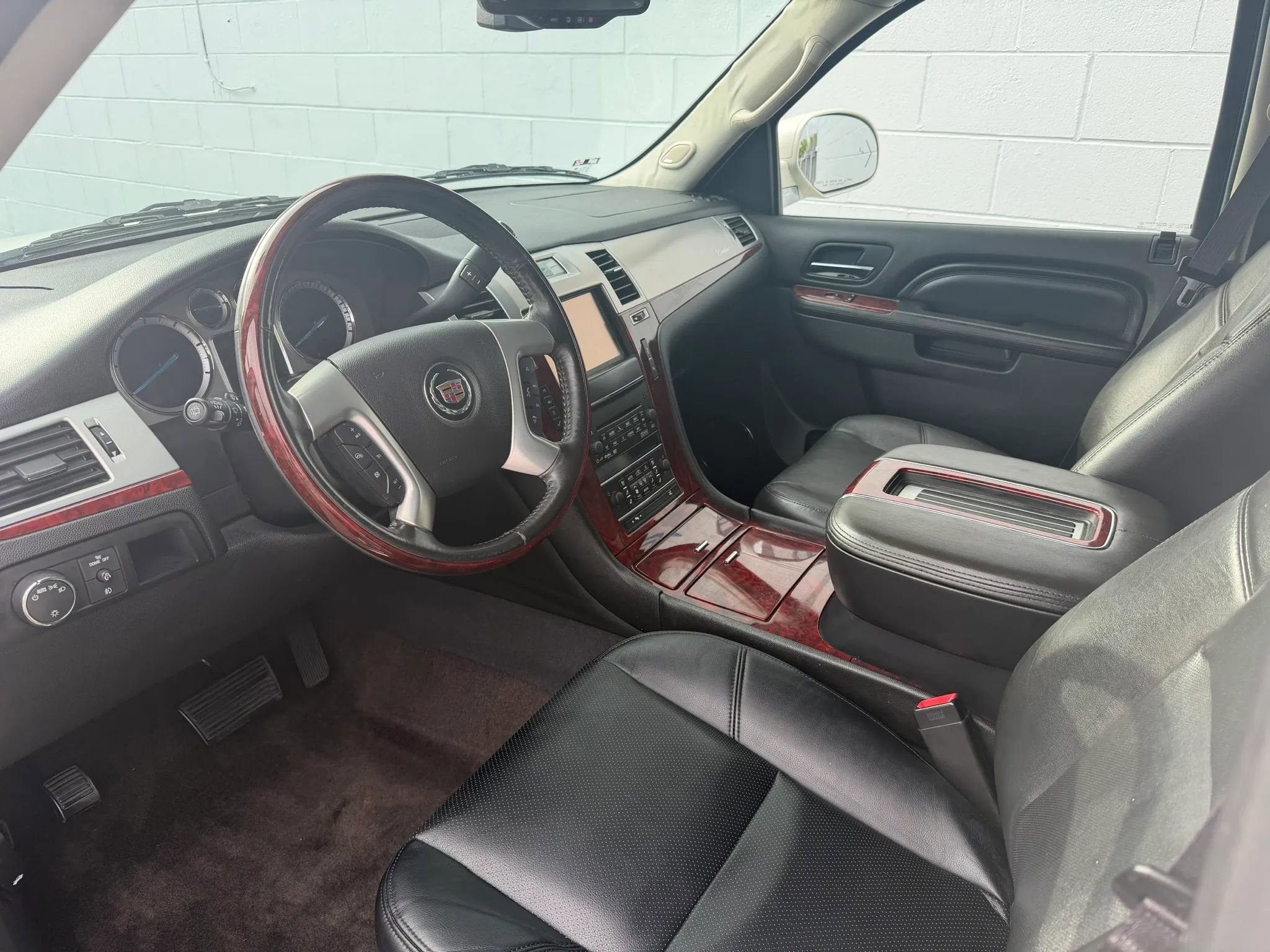 Used 2014 Cadillac Escalade ESV Premium AWD/4WD image 11