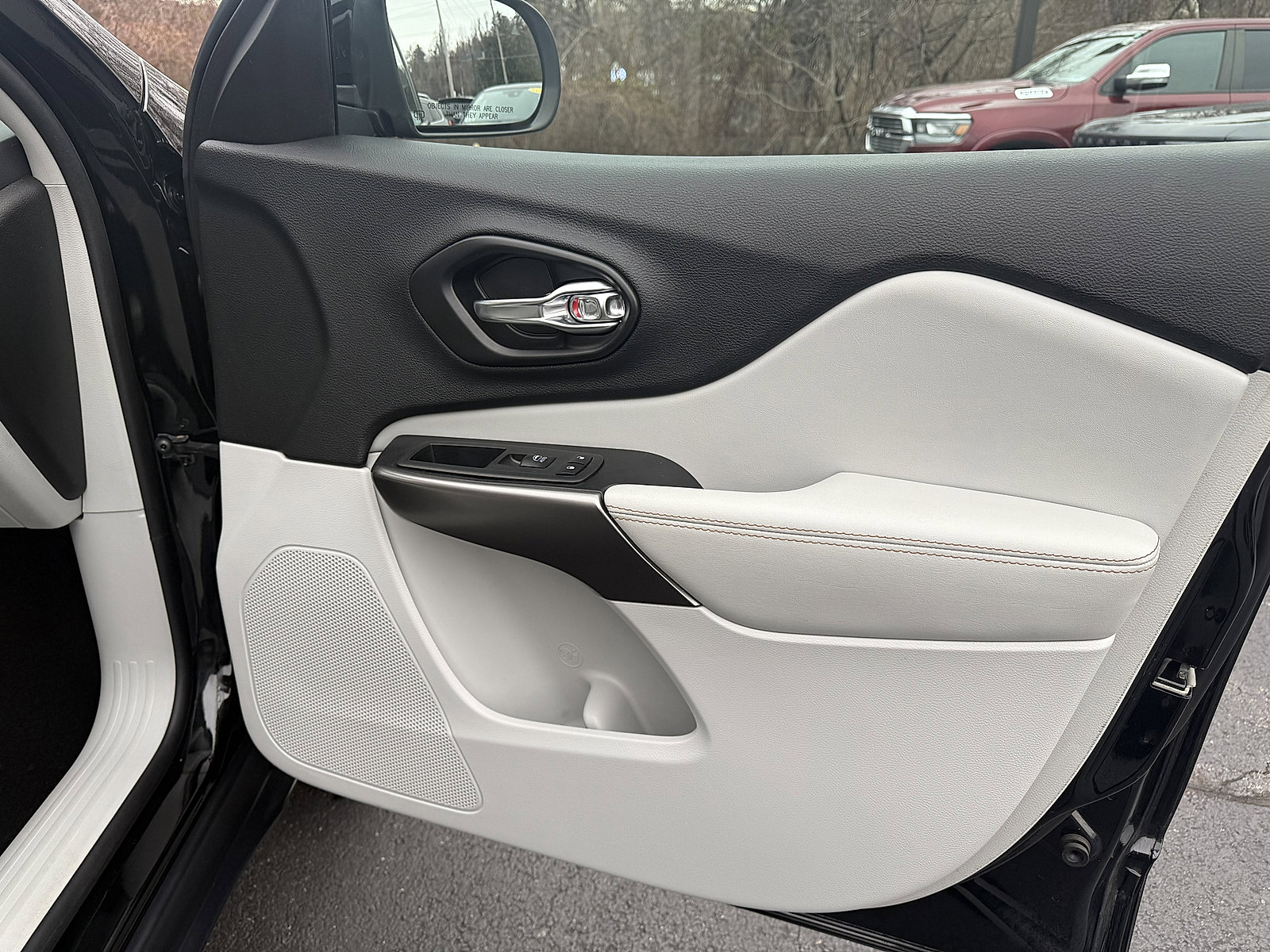 Used 2021 Jeep Cherokee Latitude Lux image 12