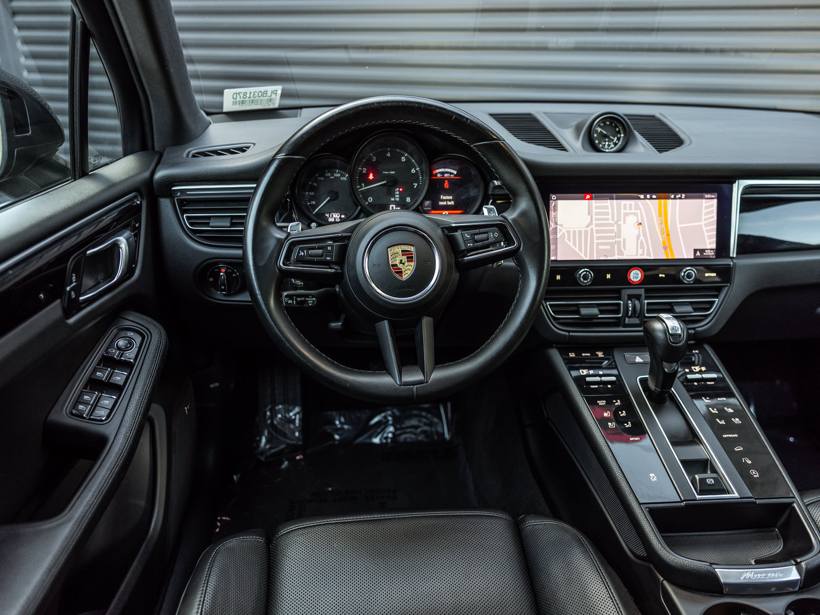 Certified 2023 Porsche Macan AWD/4WD image 11