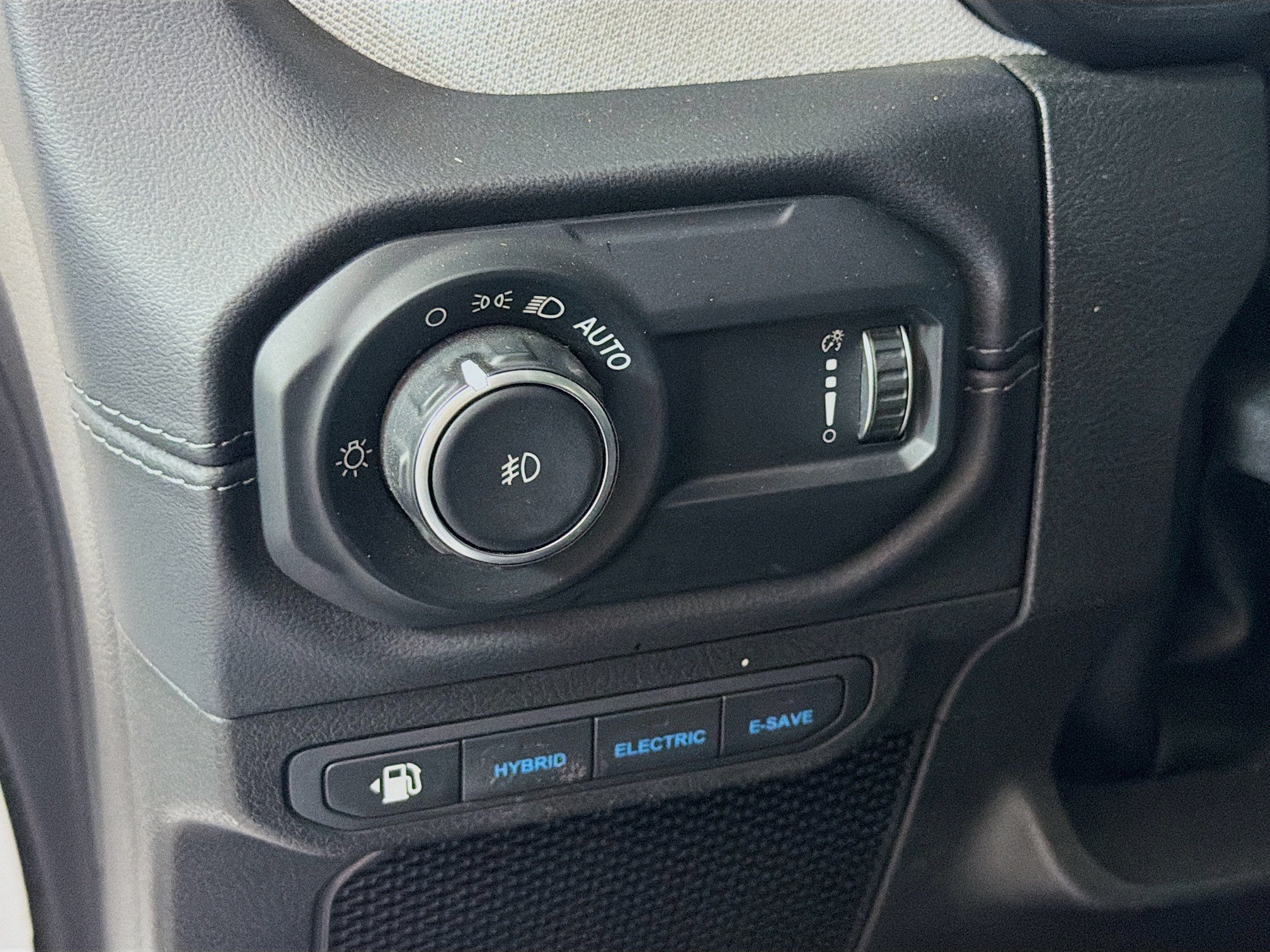 Used 2024 Jeep Wrangler Unlimited Sahara AWD/4WD image 17
