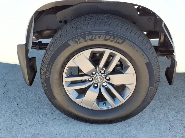 Used 2025 Nissan Frontier SV w/ SV Convenience Package RWD image 13