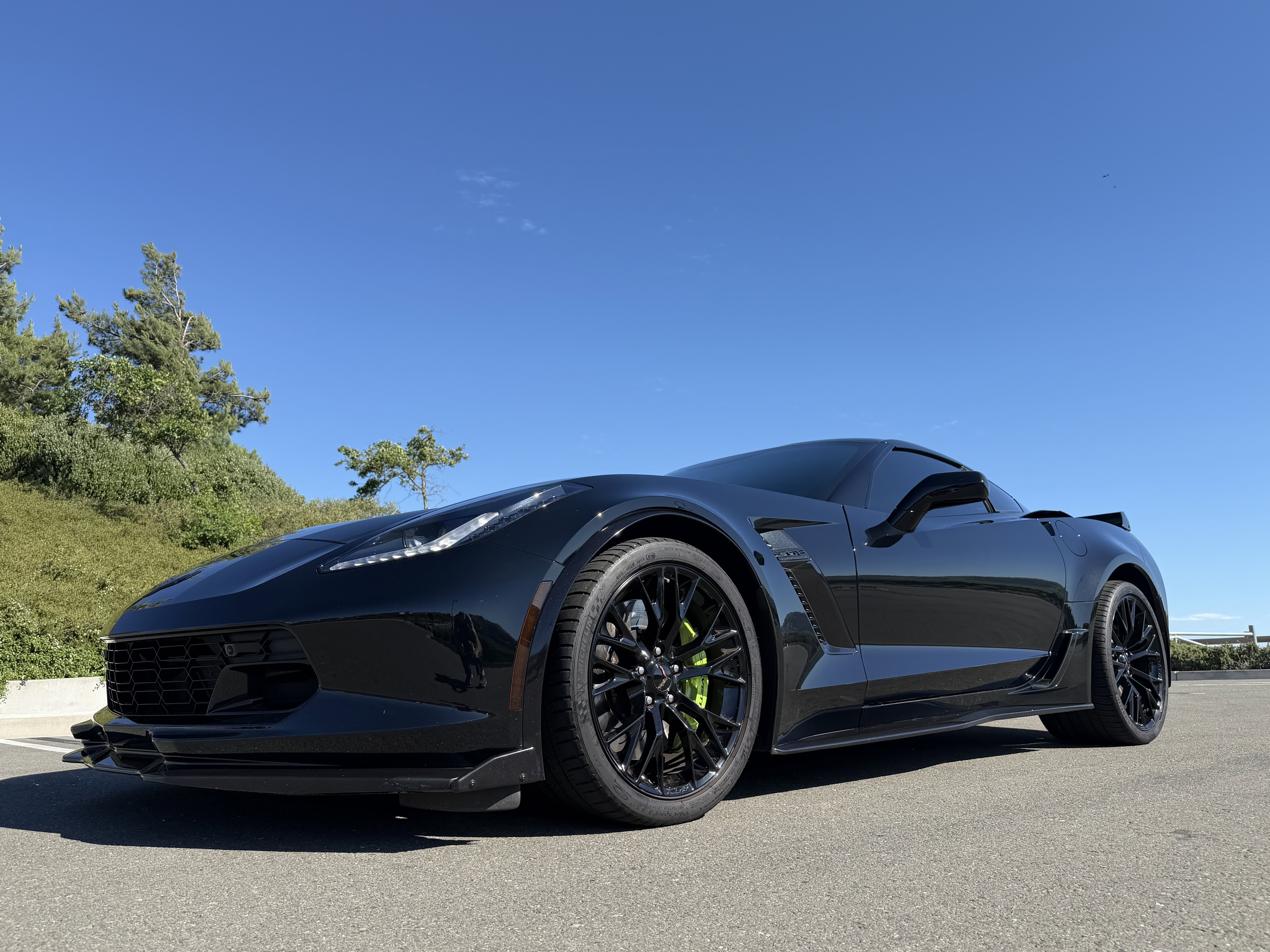 Used 2016 Chevrolet Corvette Z06 w/ 3LZ Preferred Equipment Group image 3
