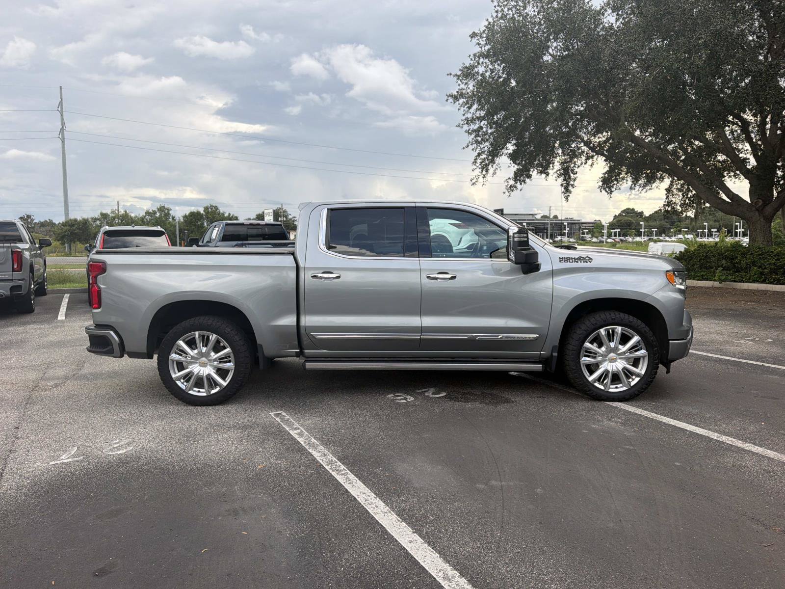 Used 2024 Chevrolet Silverado 1500 High Country w/ High Country Premium Package AWD/4WD image 3