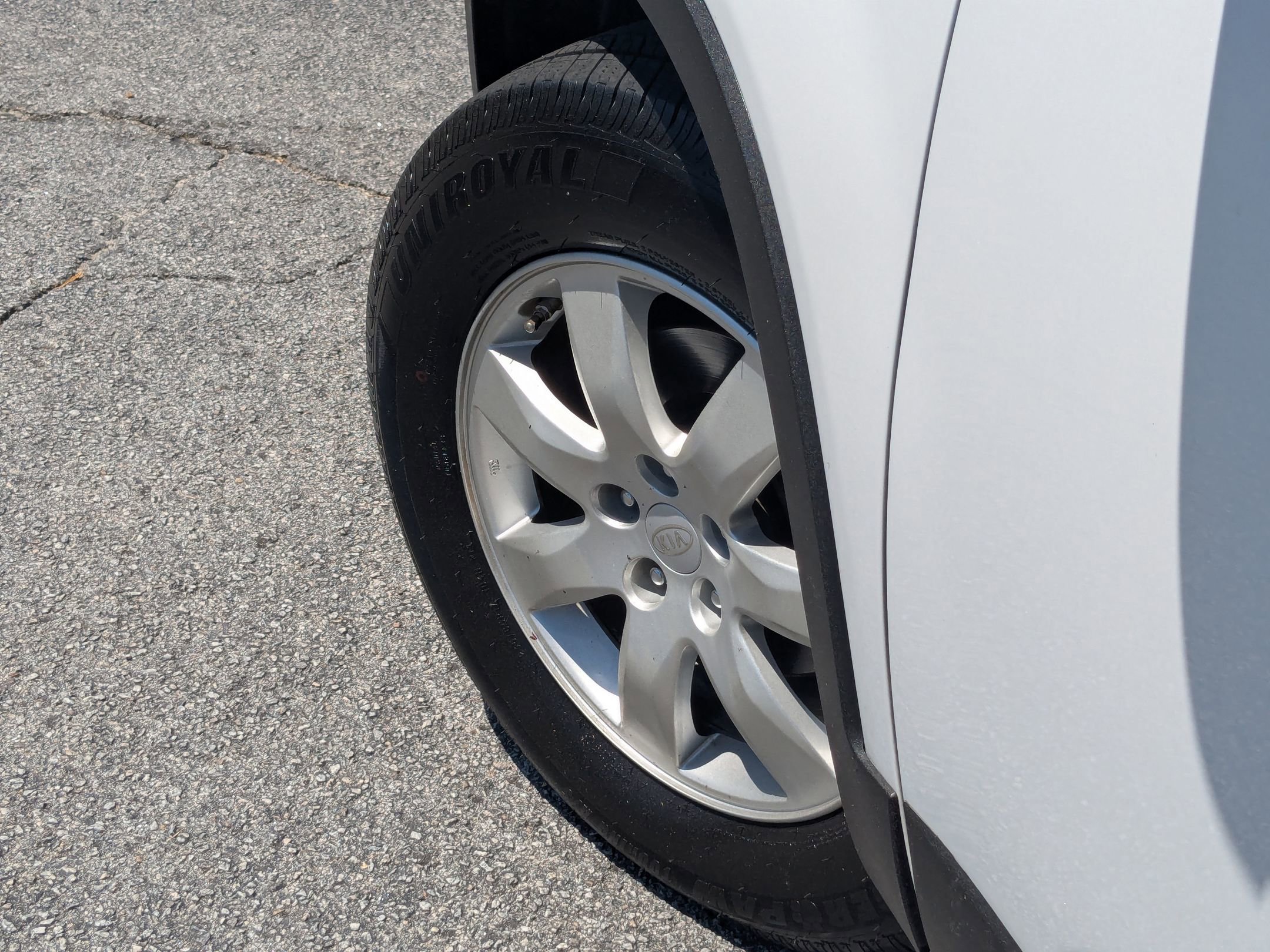 Used 2011 Kia Sorento LX image 9
