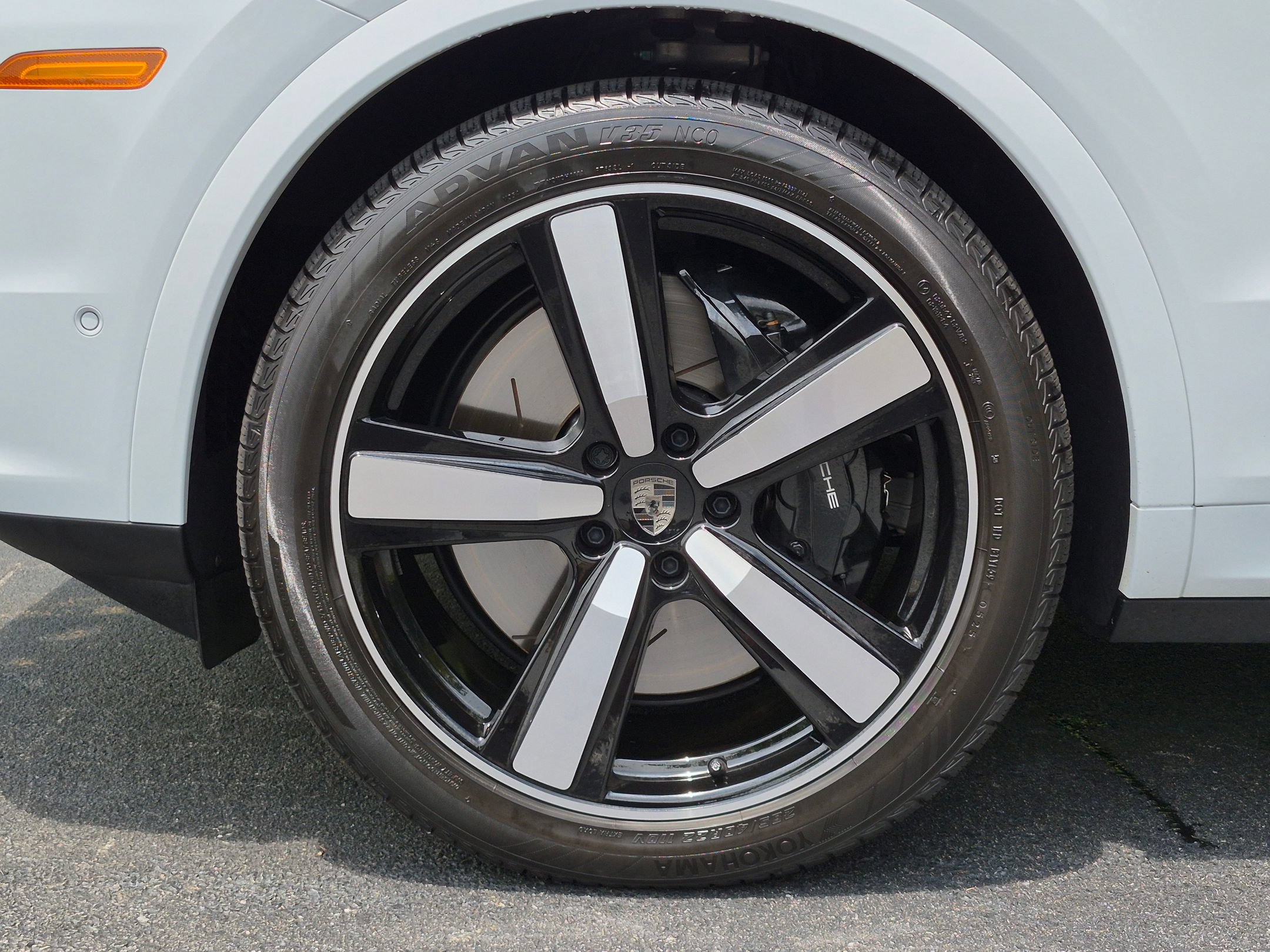 Certified 2026 Porsche Cayenne Turbo AWD/4WD image 38