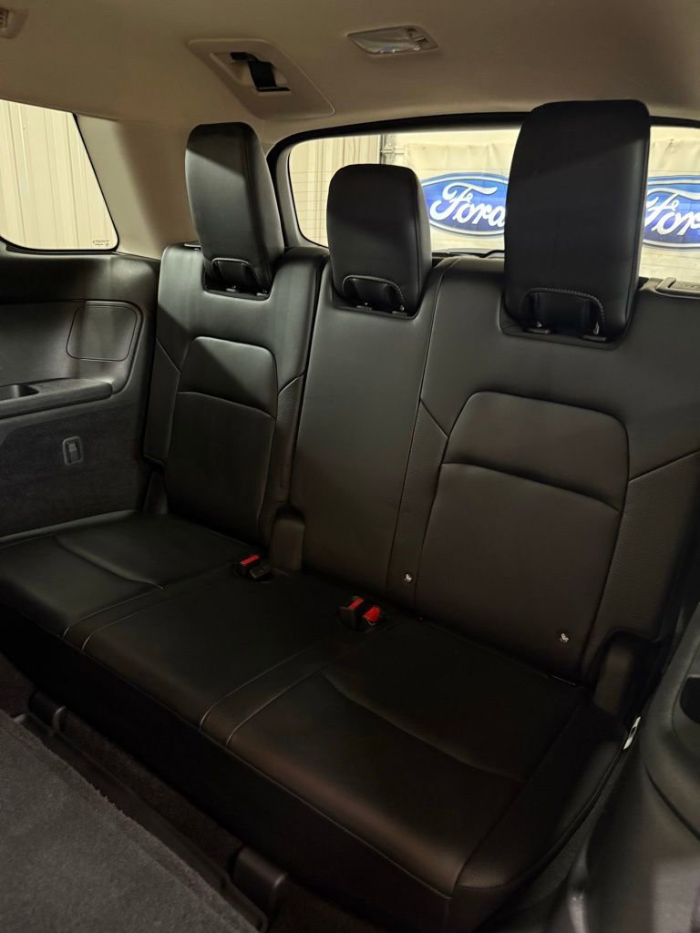 Used 2023 Nissan Pathfinder SL w/ Lighting Package (N92) FWD image 14
