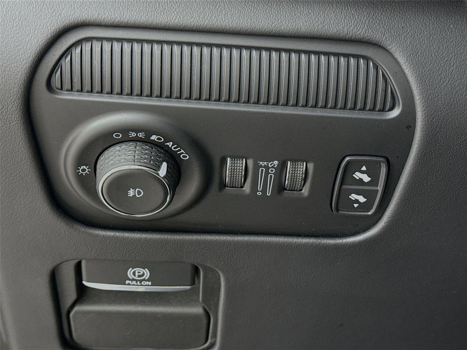 Used 2023 Jeep Grand Wagoneer Series III image 10