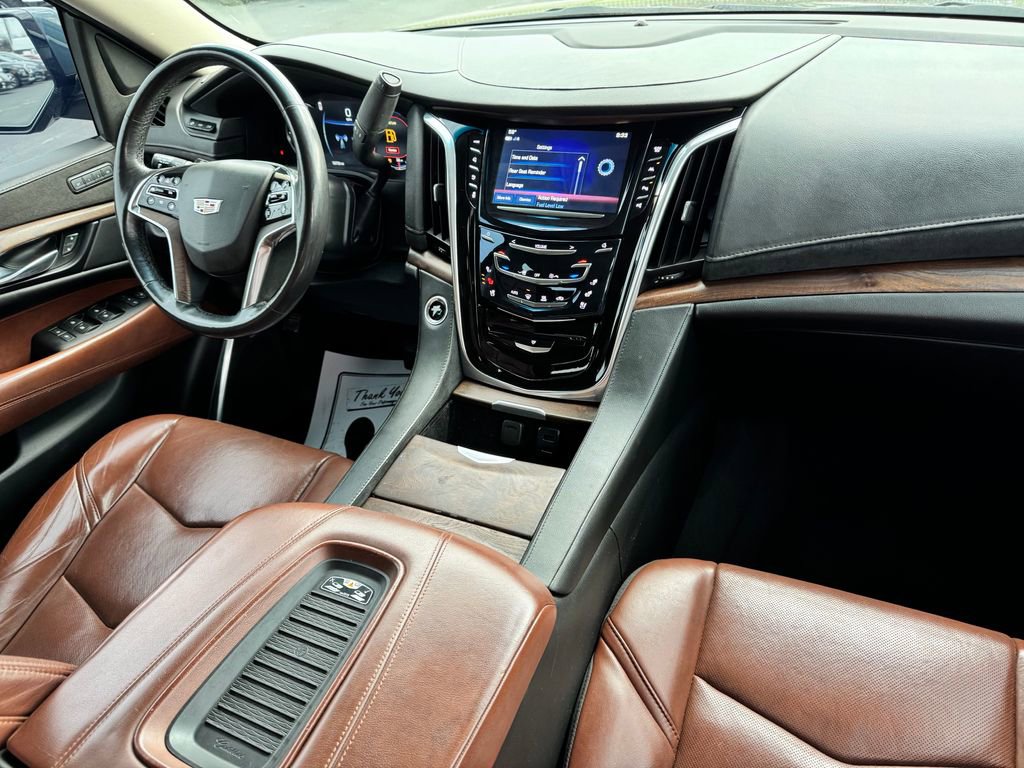 Used 2019 Cadillac Escalade Luxury AWD/4WD image 12