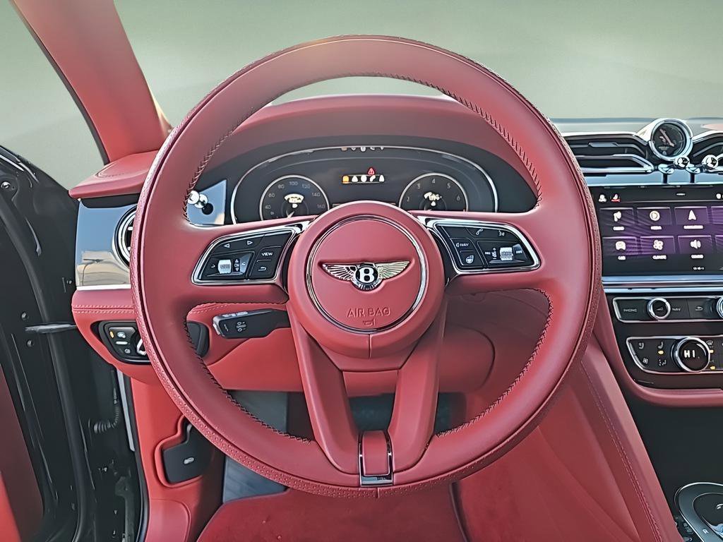 Used 2022 Bentley Bentayga image 25