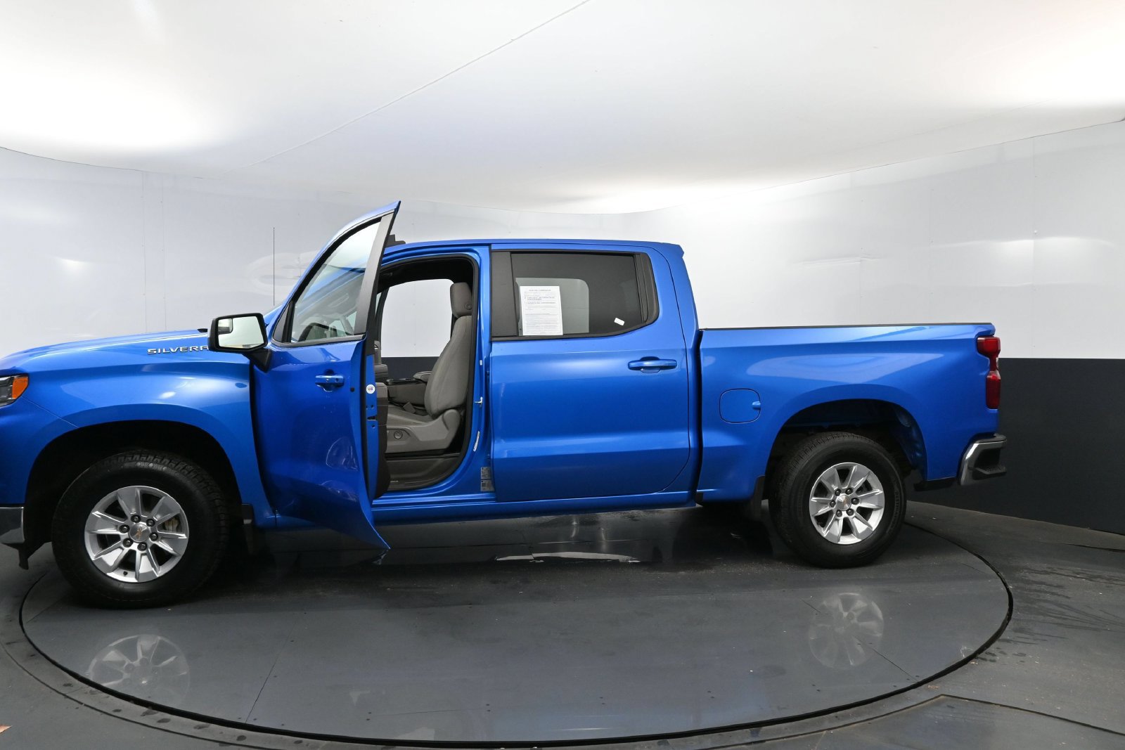 Used 2025 Chevrolet Silverado 1500 LT AWD/4WD image 26