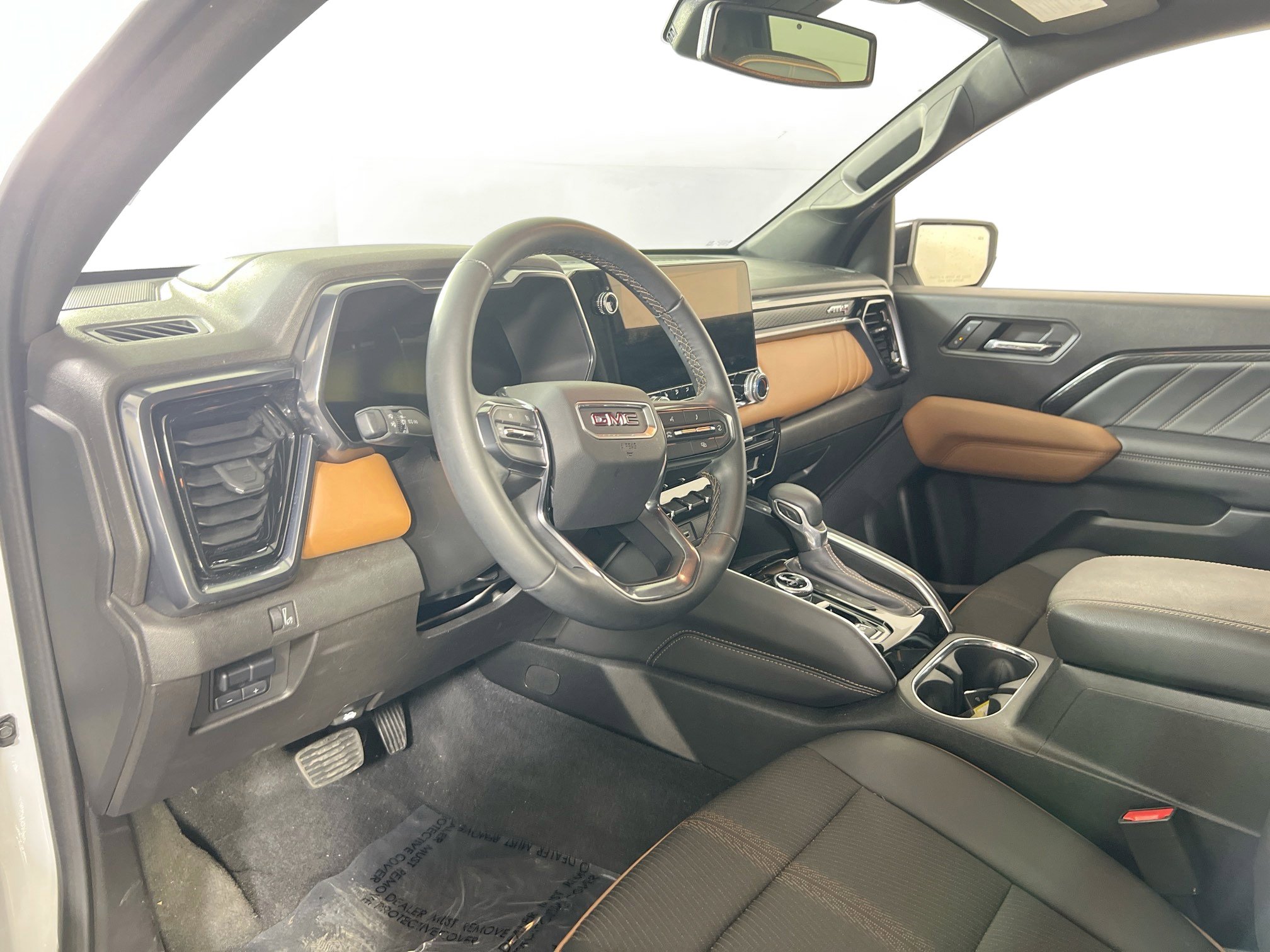 Used 2024 GMC Canyon AT4 w/ Technology Package AWD/4WD image 9