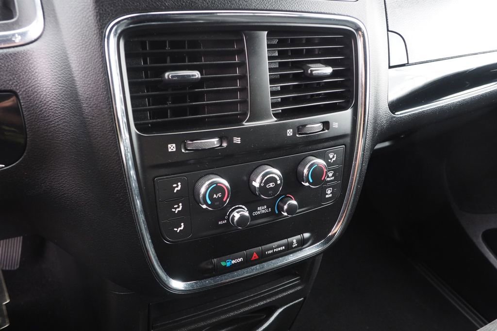 Used 2020 Dodge Grand Caravan SE FWD image 24