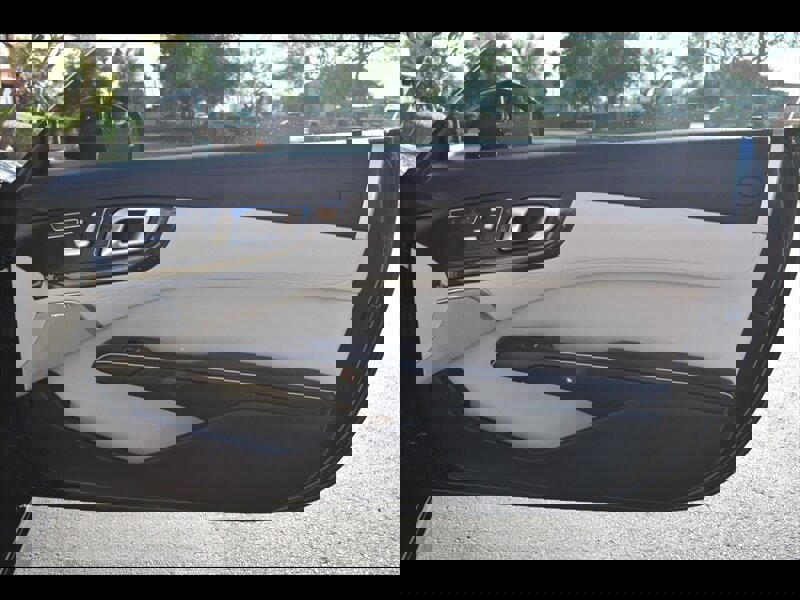 Used 2015 Mercedes-Benz SL 550 w/ Driver Assistance Package image 29