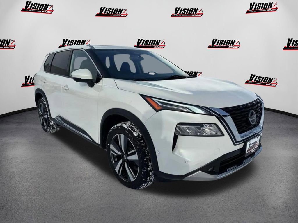 Used 2021 Nissan Rogue Platinum image 3