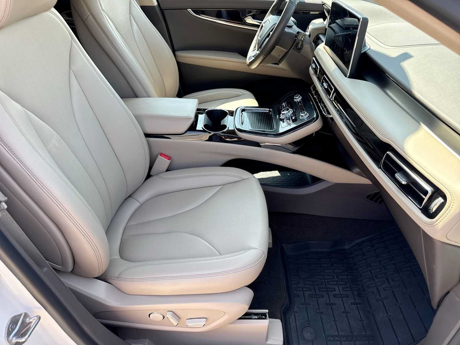 Used 2023 Lincoln Nautilus AWD w/ Premium Package image 20