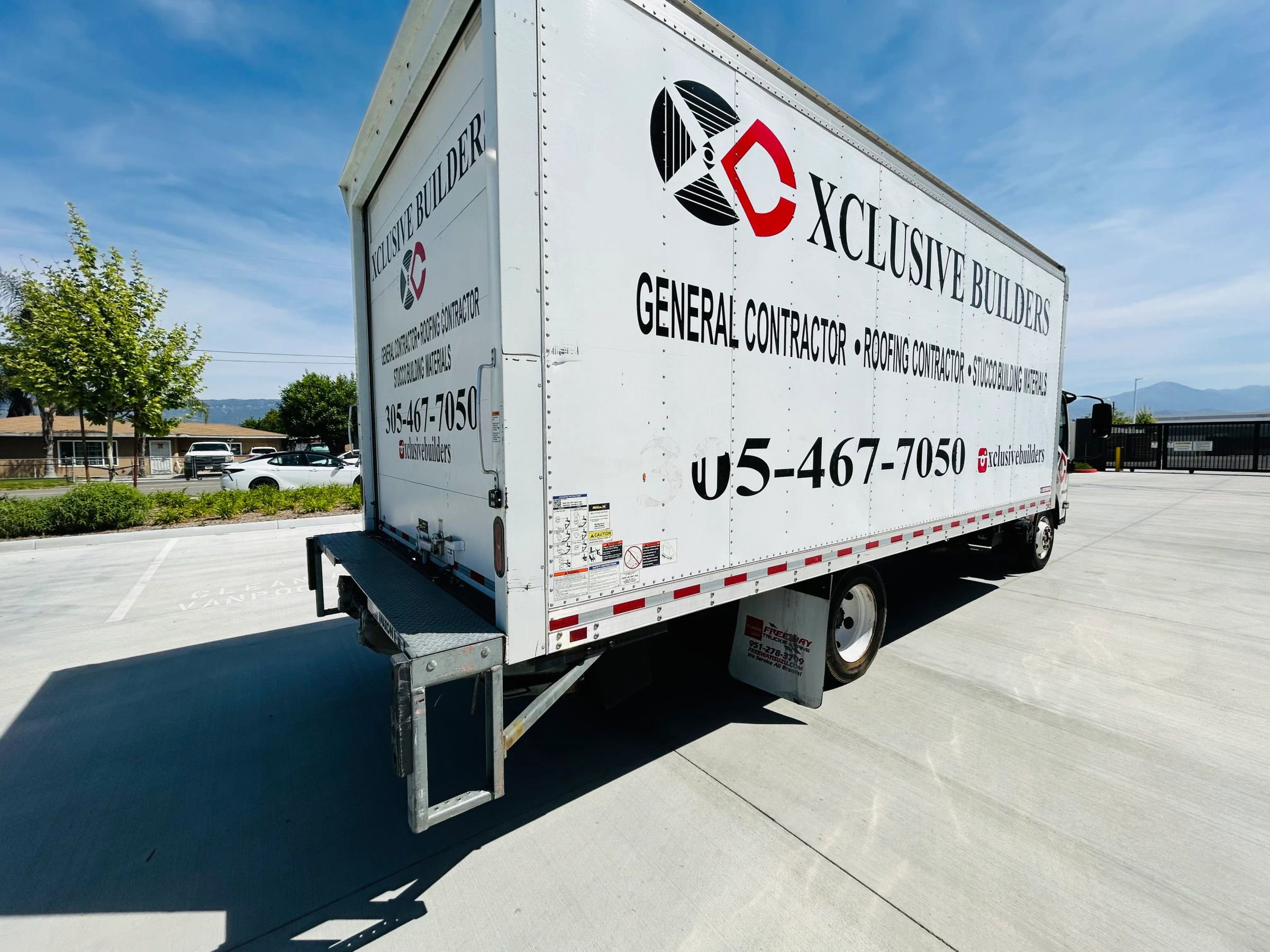 Used 2020 Isuzu NPR RWD image 13