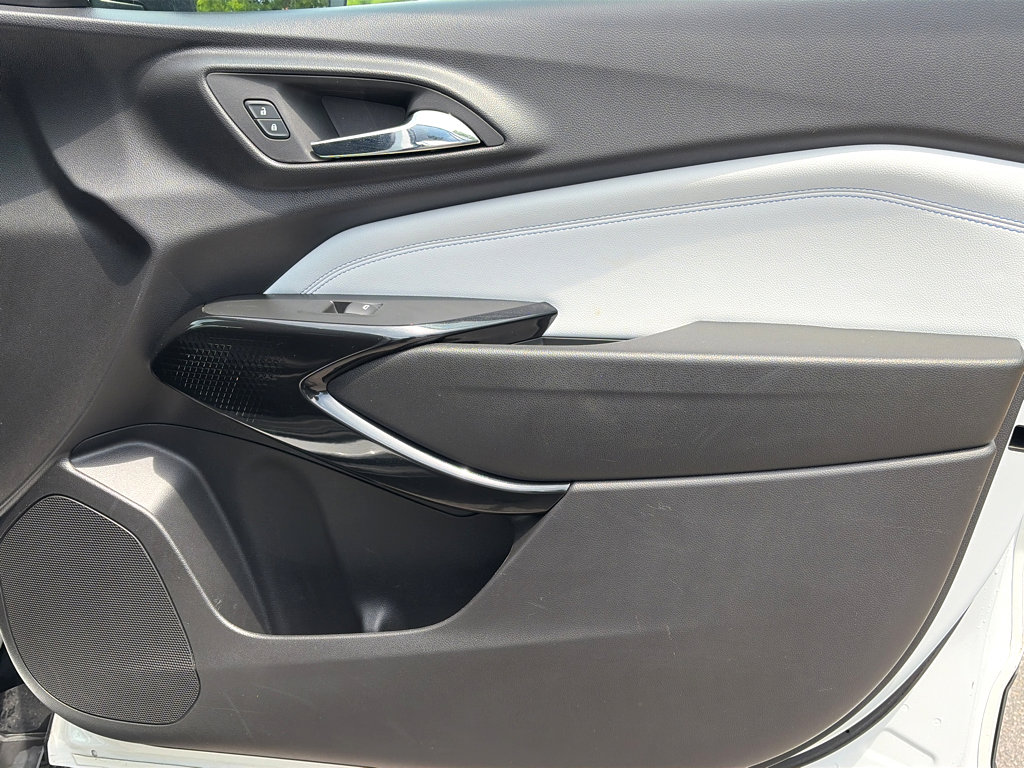 Used 2025 Chevrolet Trax LT FWD image 25