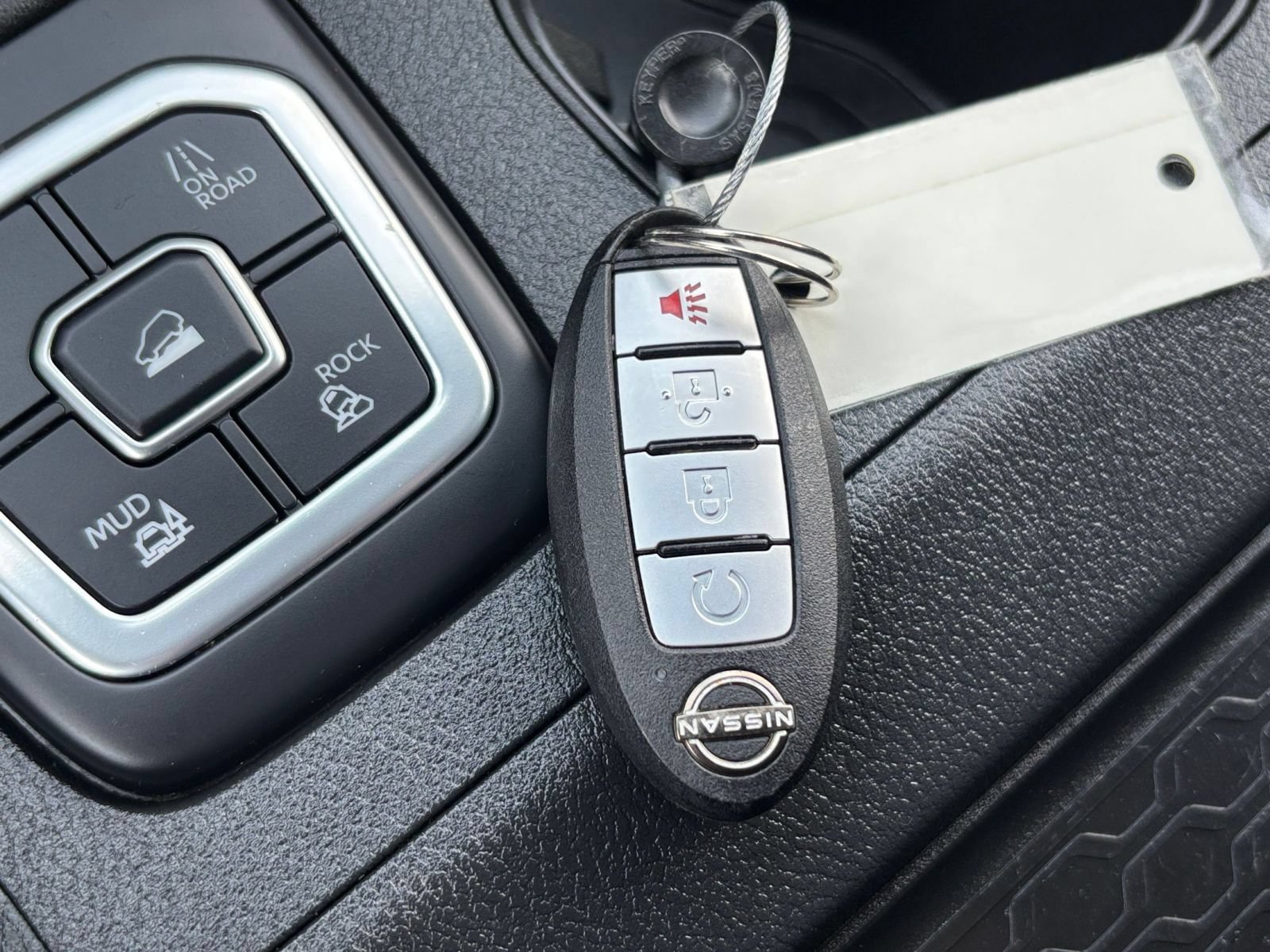 Used 2026 Nissan Frontier PRO-4X AWD/4WD image 25