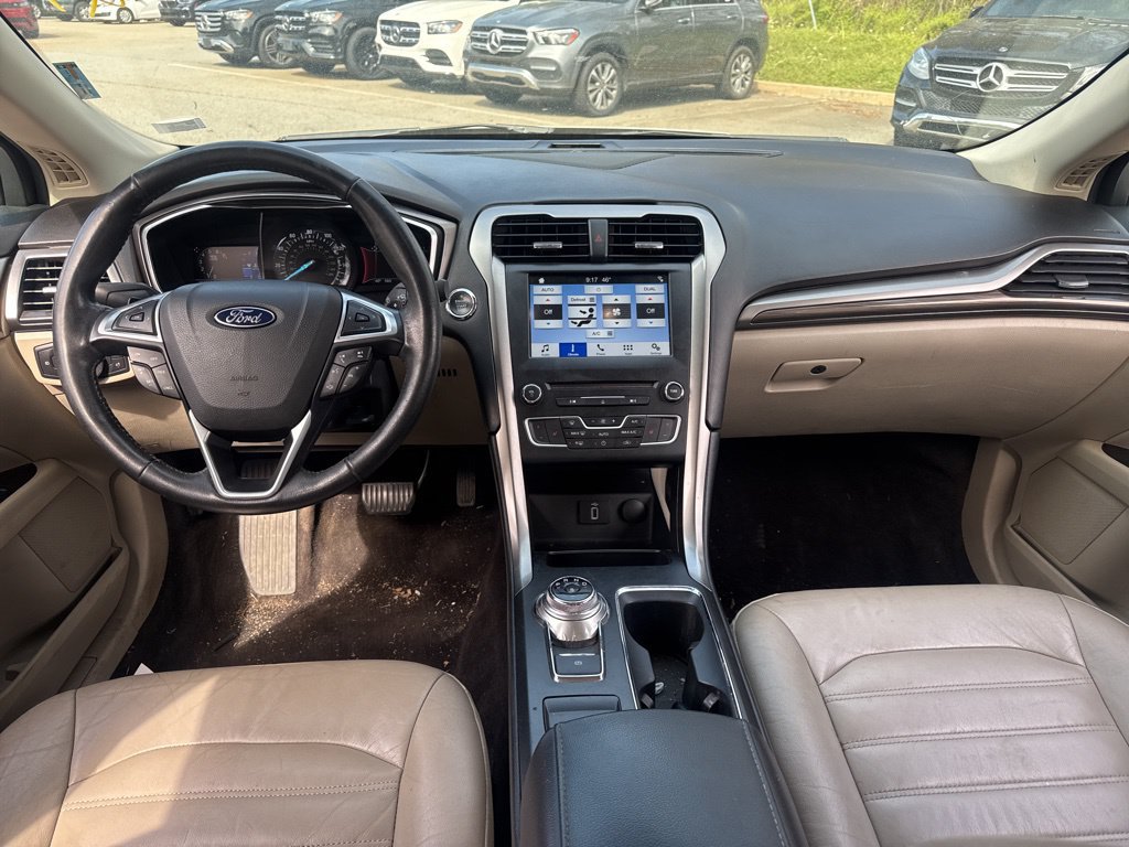 Used 2017 Ford Fusion SE w/ Fusion SE Technology Package FWD image 9