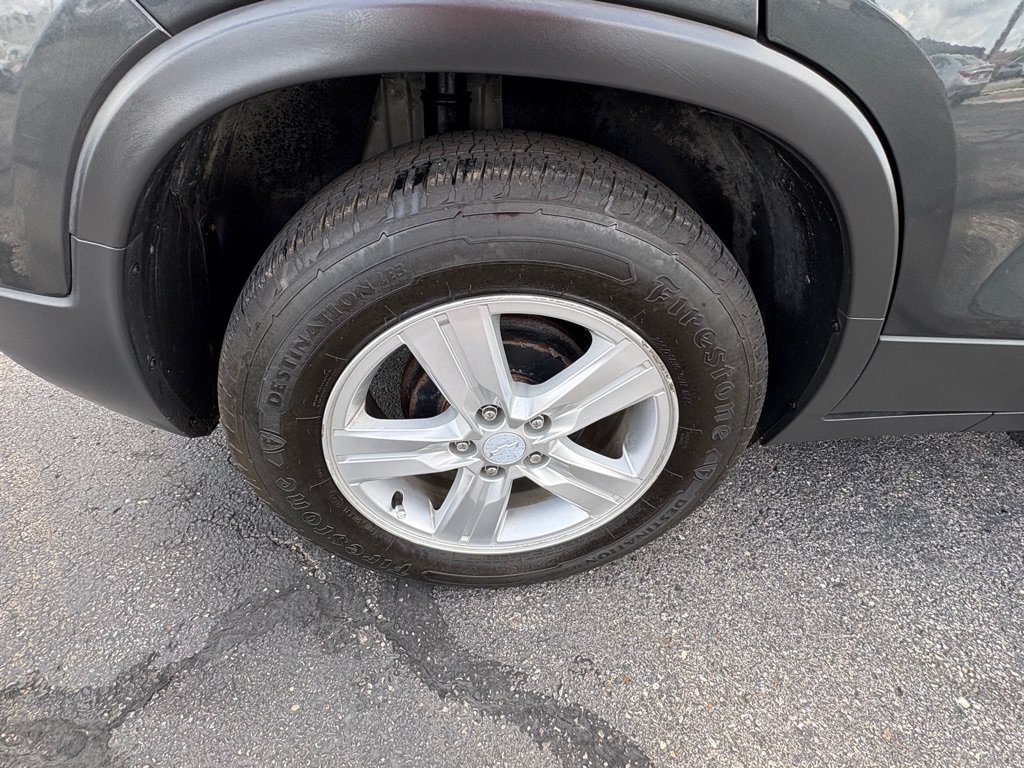Used 2019 Chevrolet Trax LT w/ Sun & Sound Package FWD image 19