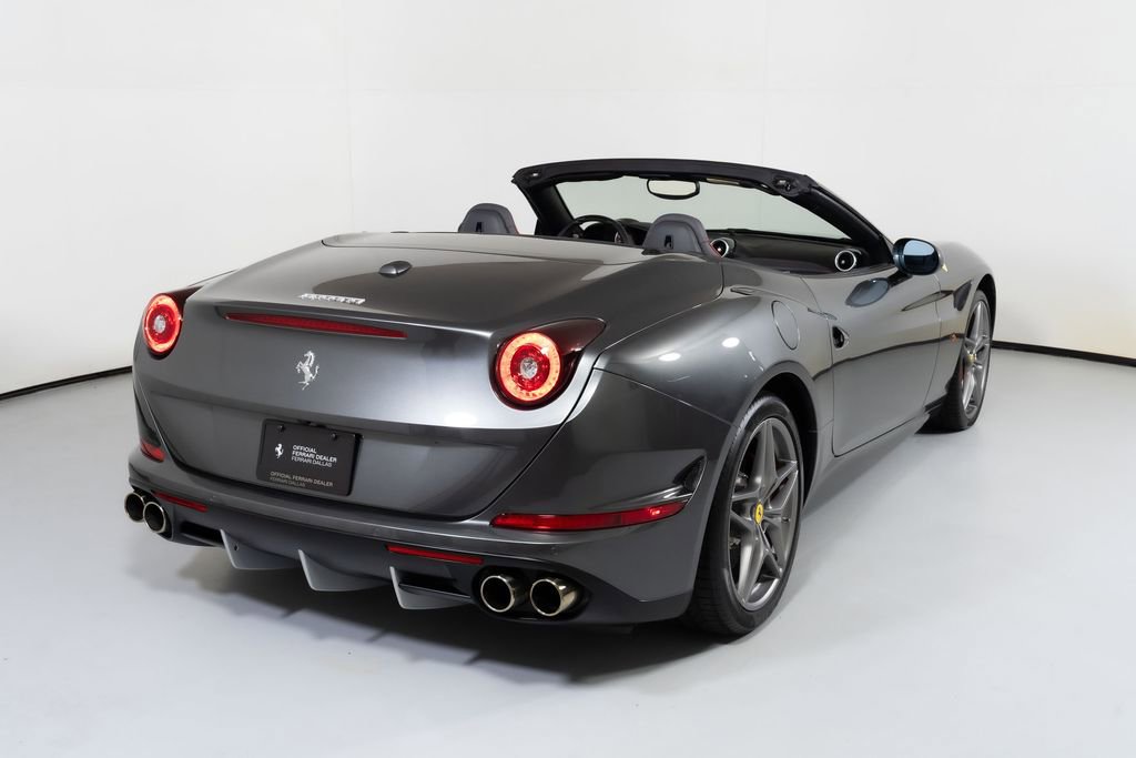 Used 2015 Ferrari California T RWD image 2