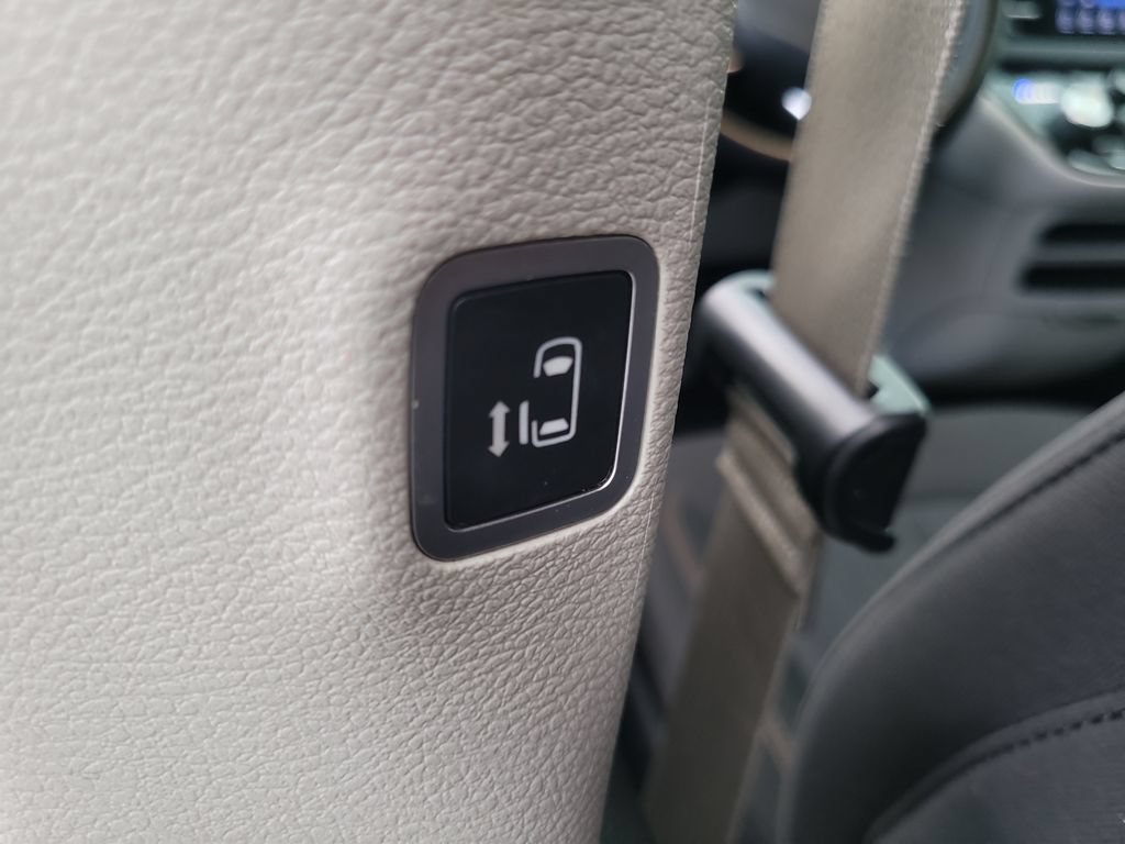 Certified 2017 Chrysler Pacifica Touring Plus w/ Security Group FWD image 12